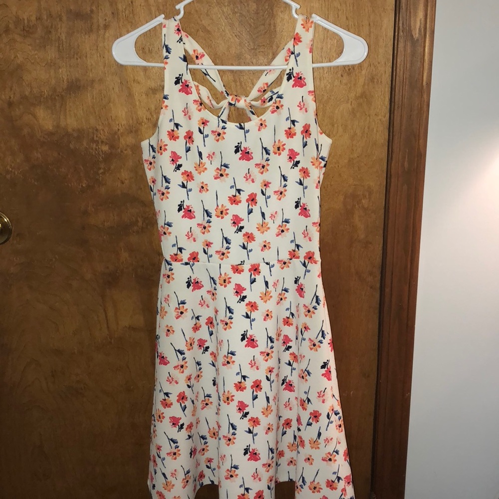 Fitted floral spring/summer dress